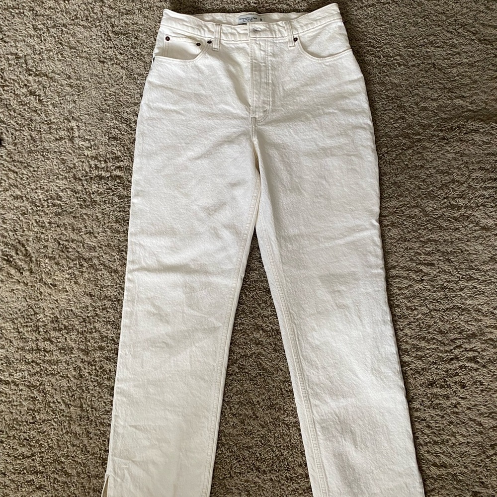 Abercrombie high rise 90’s relaxed jean w split hem